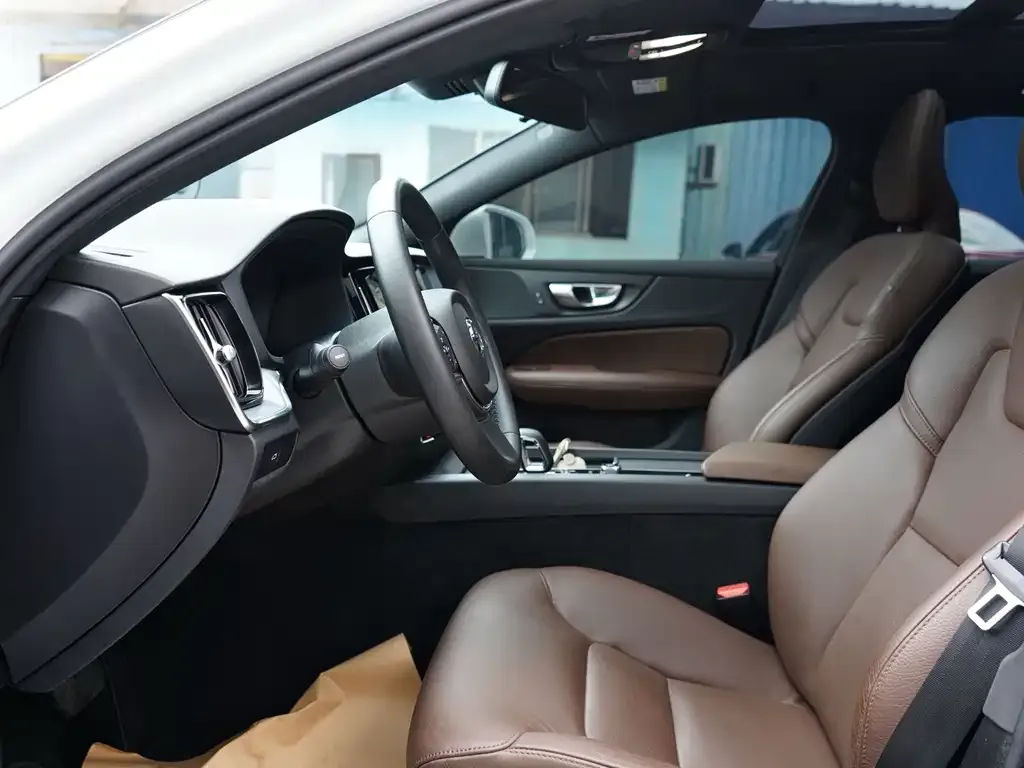 Volvo S60 — фото 9