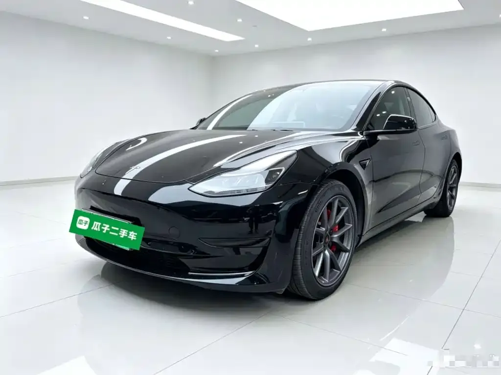 Tesla Model 3 — фото 1