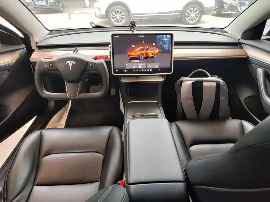 Tesla Model 3 — фото 10