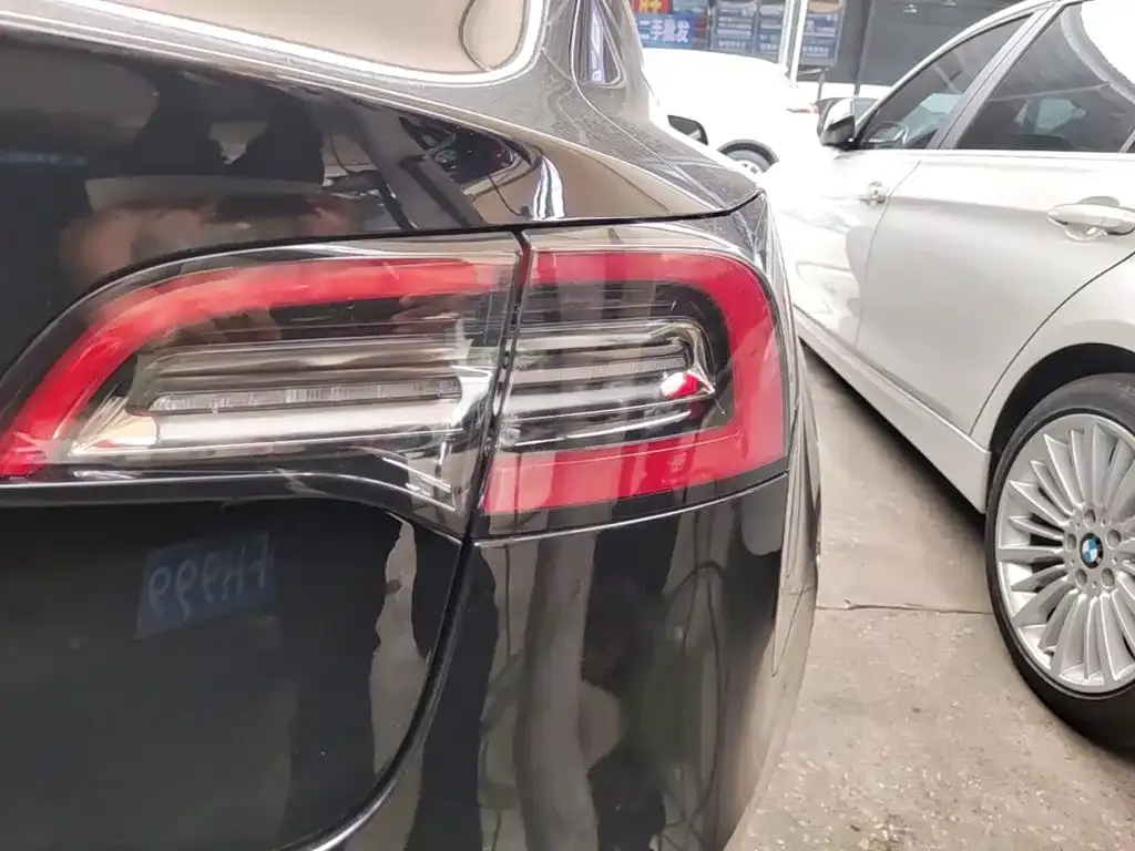 Tesla Model 3 — фото 3