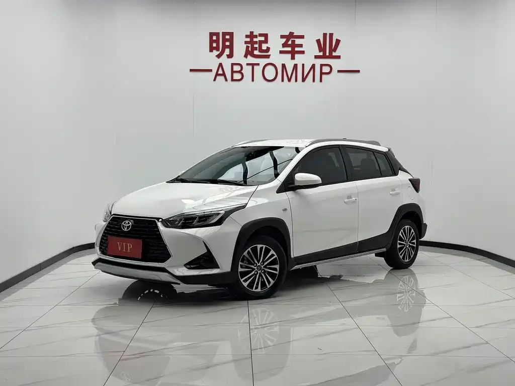 Toyota Yaris L — фото 1