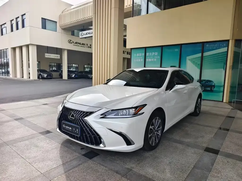 Lexus ES — фото 1