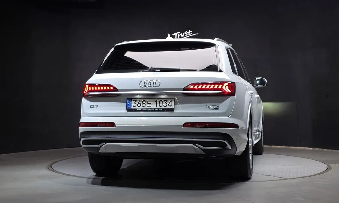 Audi Q7 — фото 6