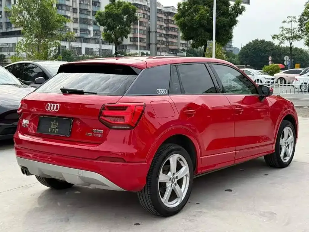 Audi Q2L — фото 5