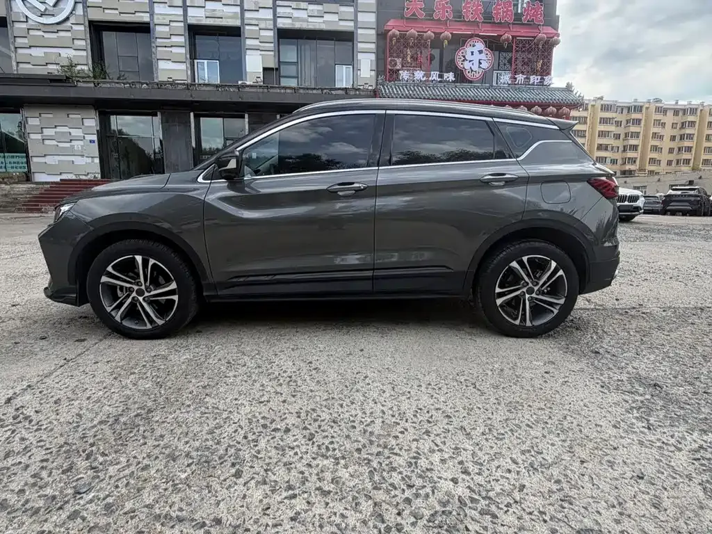 Geely Binyue — фото 10
