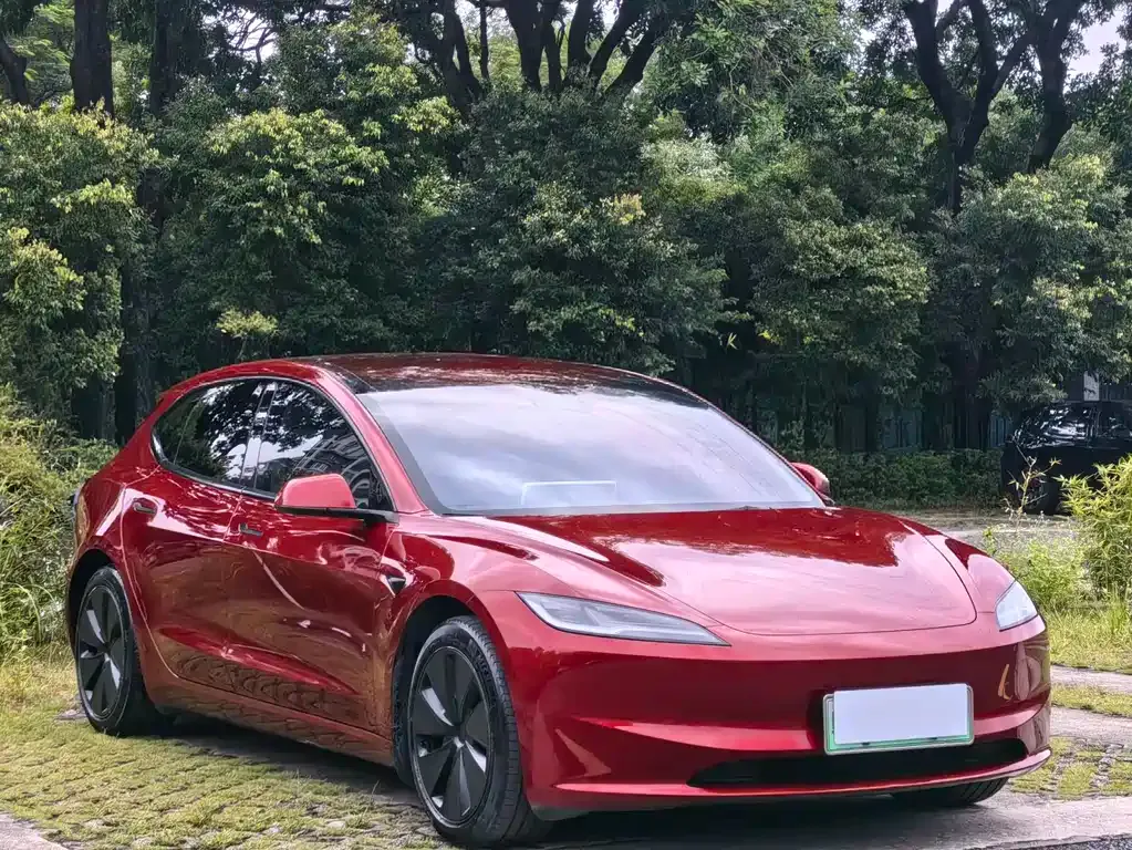 Tesla Model 3 — фото 10