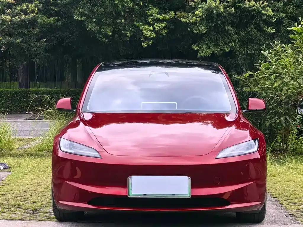Tesla Model 3 — фото 9