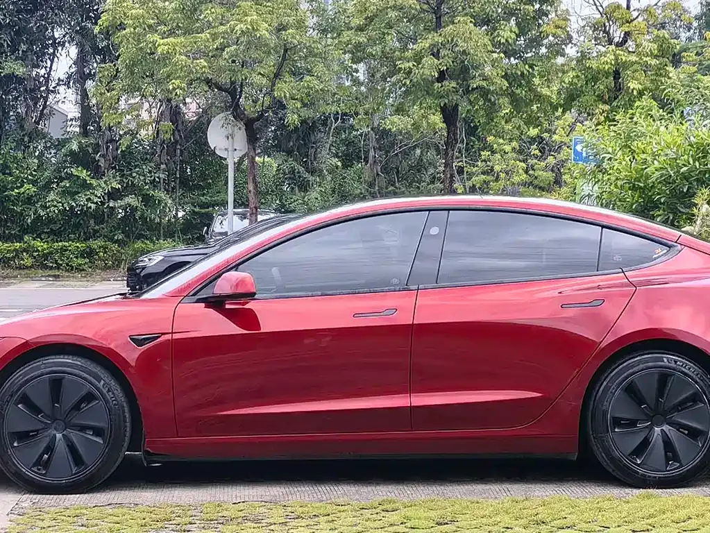 Tesla Model 3 — фото 5