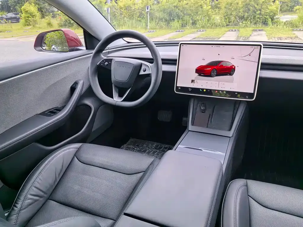 Tesla Model 3 — фото 4