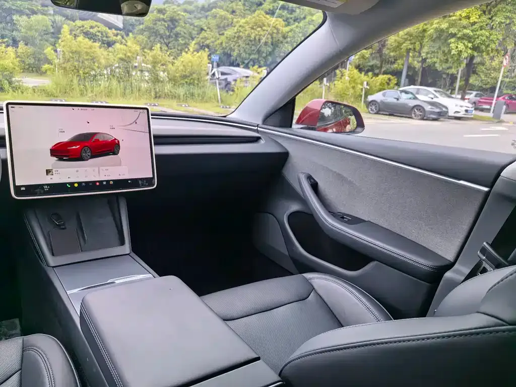 Tesla Model 3 — фото 6