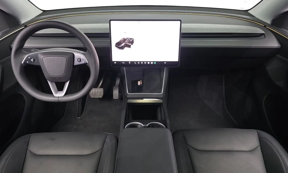 Tesla Model Y — фото 10