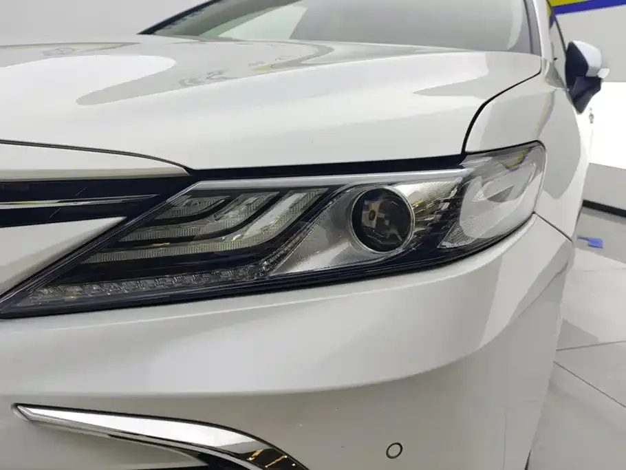 Toyota Camry — фото 8