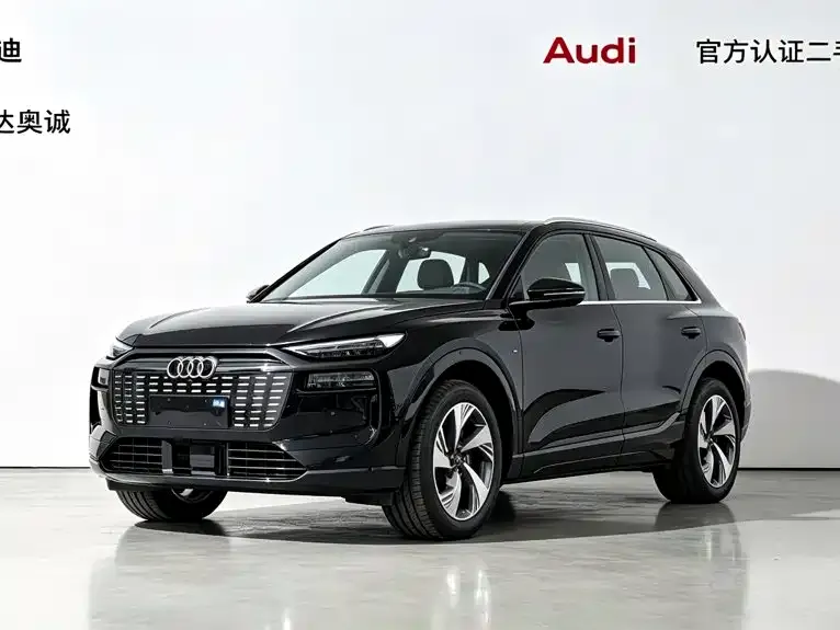 Audi Q6L e-tron — фото 1