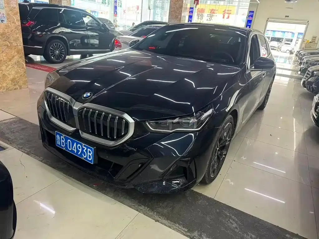 BMW 5 Series — фото 1