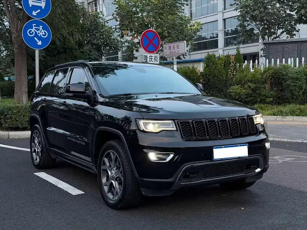 Jeep Grand Cherokee (Import) — фото 9