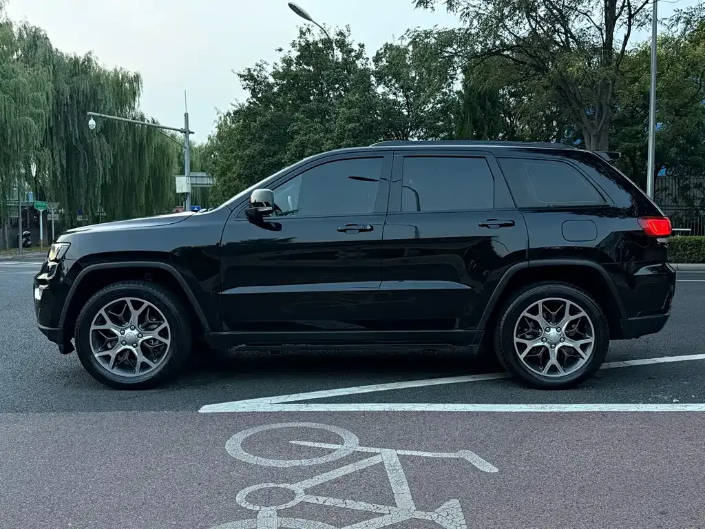 Jeep Grand Cherokee (Import) — фото 10