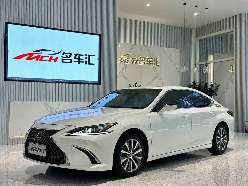 Lexus ES — фото 1
