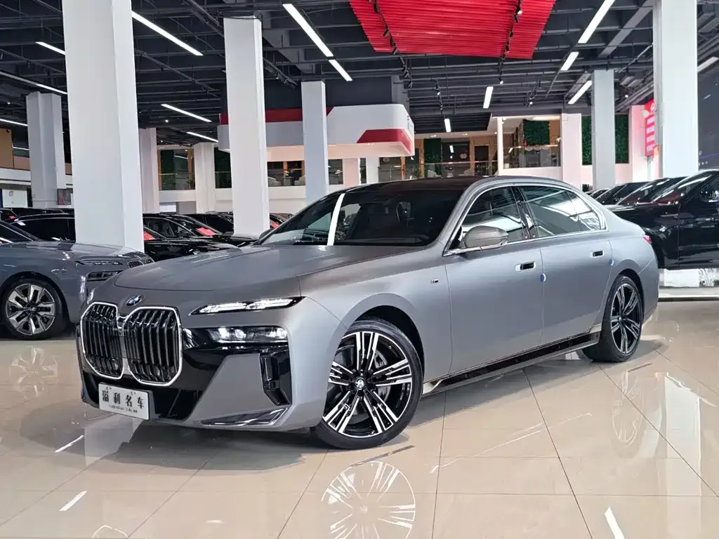 BMW 7 Series — фото 1