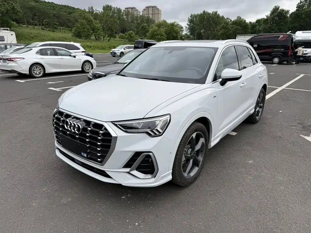 Audi Q3 — фото 1