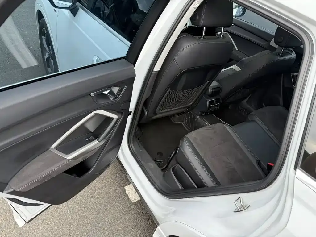 Audi Q3 — фото 10