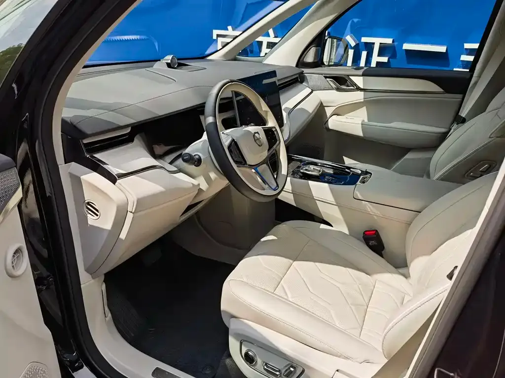 Volvo EM90 — фото 2