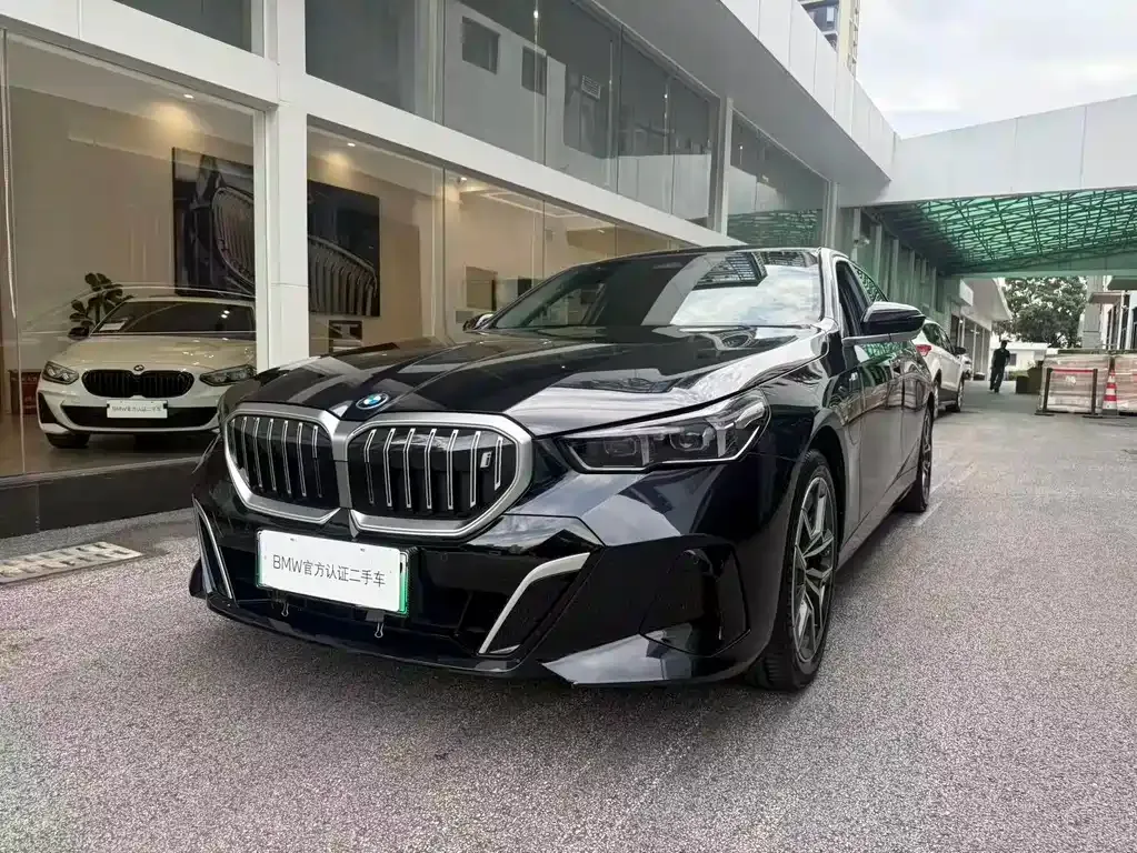 BMW i5 — фото 1