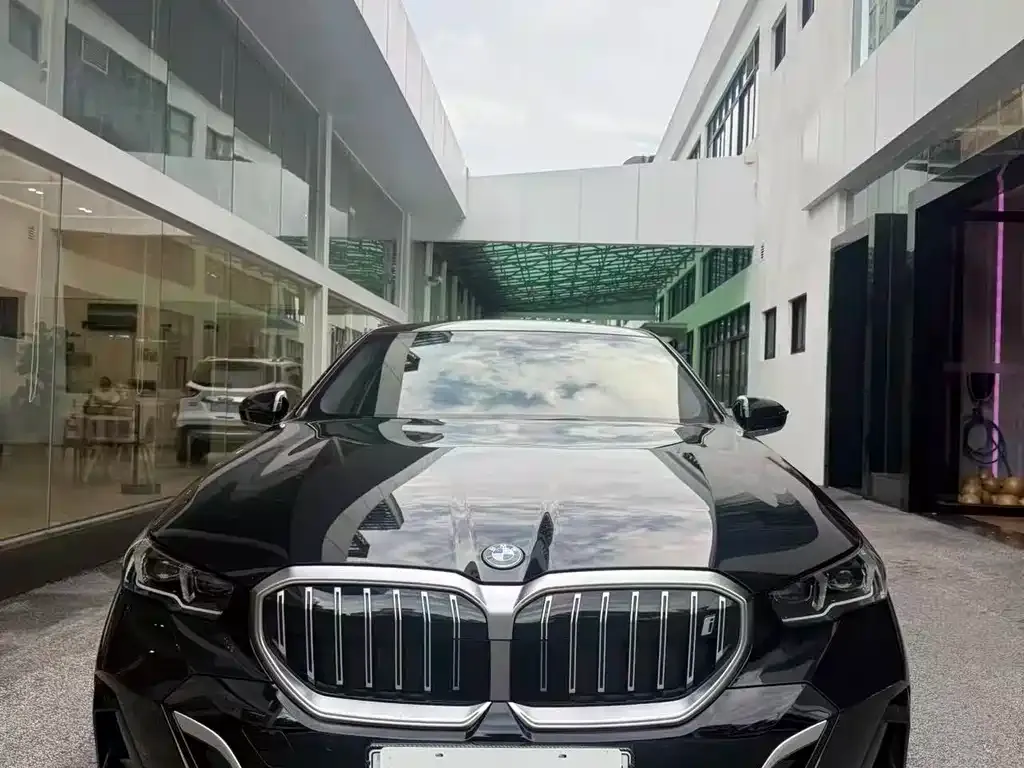 BMW i5 — фото 3