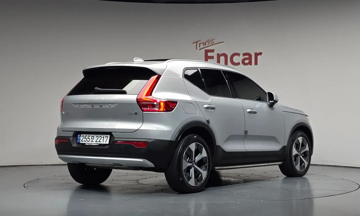 Volvo XC40 — фото 9