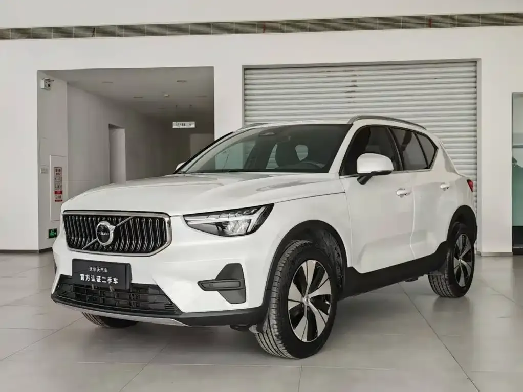 Volvo XC40 — фото 1