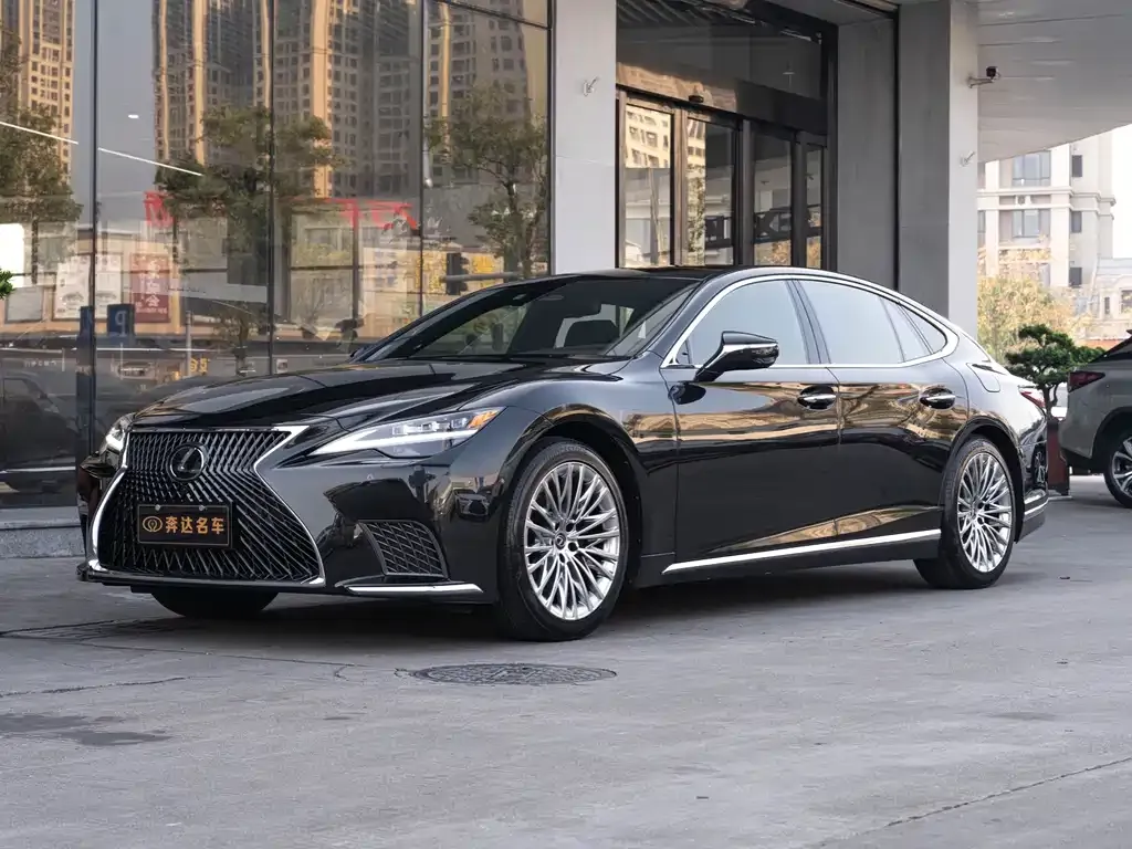 Lexus LS — фото 1