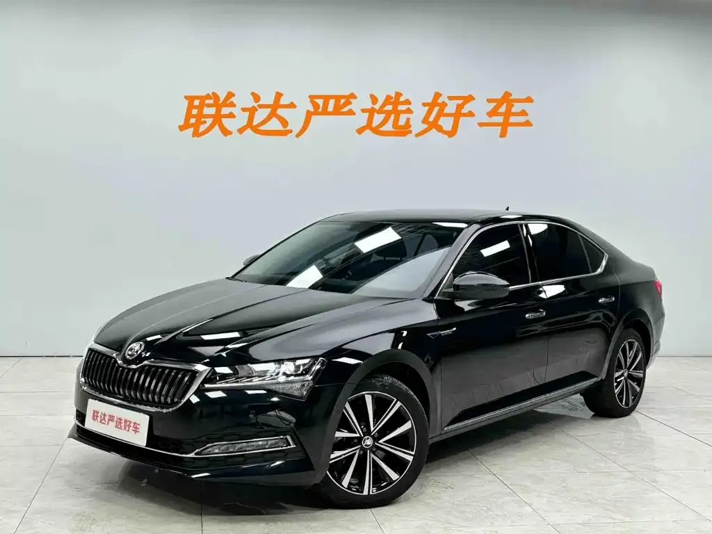 Skoda Superb — фото 10