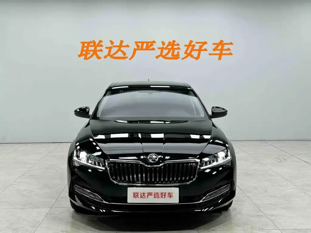 Skoda Superb — фото 5