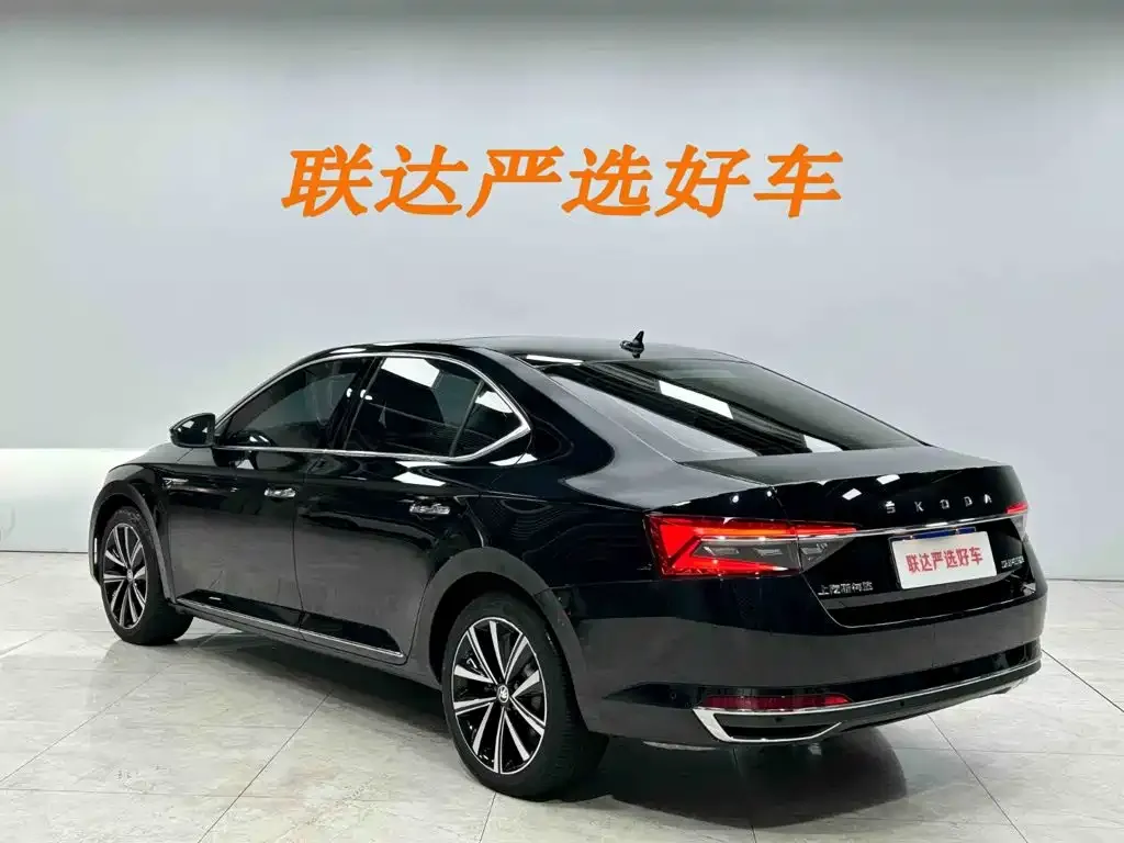 Skoda Superb — фото 2