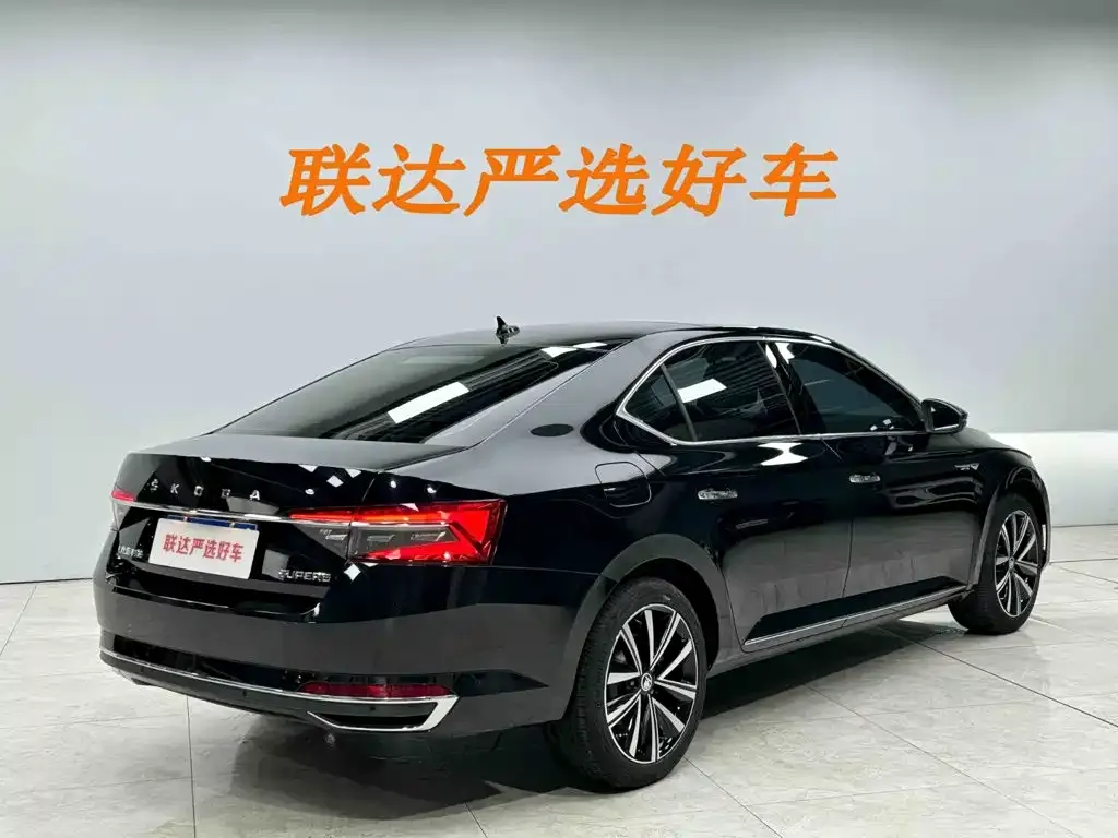 Skoda Superb — фото 4