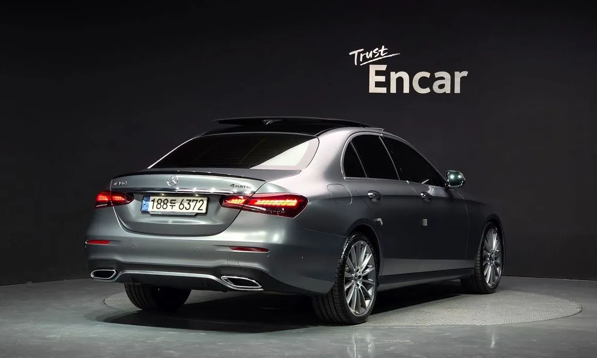 Mercedes-Benz E-Class — фото 7