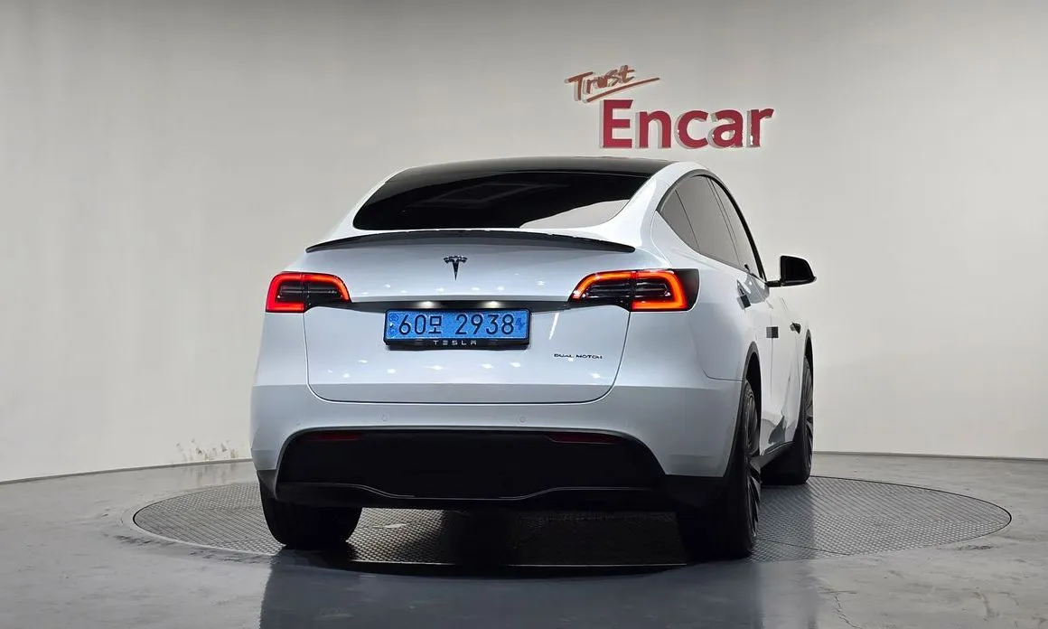 Tesla Model Y — фото 8