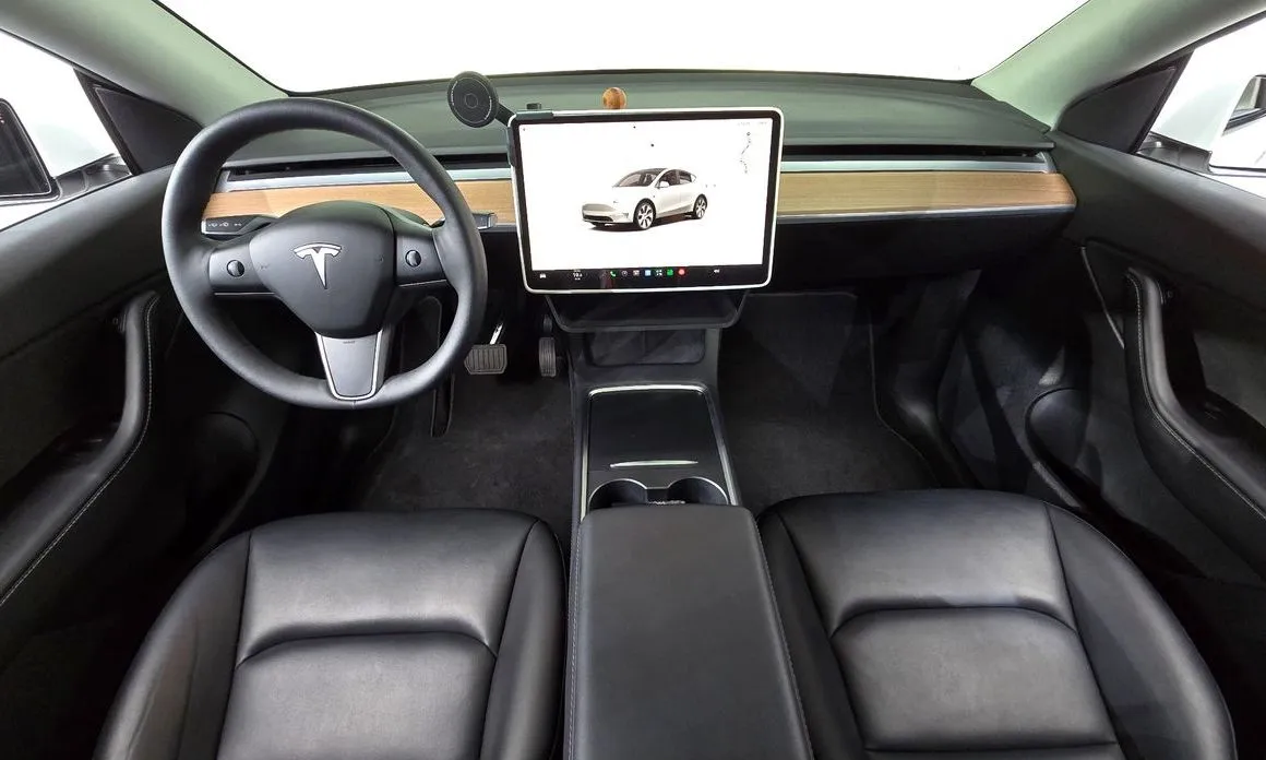 Tesla Model Y — фото 6
