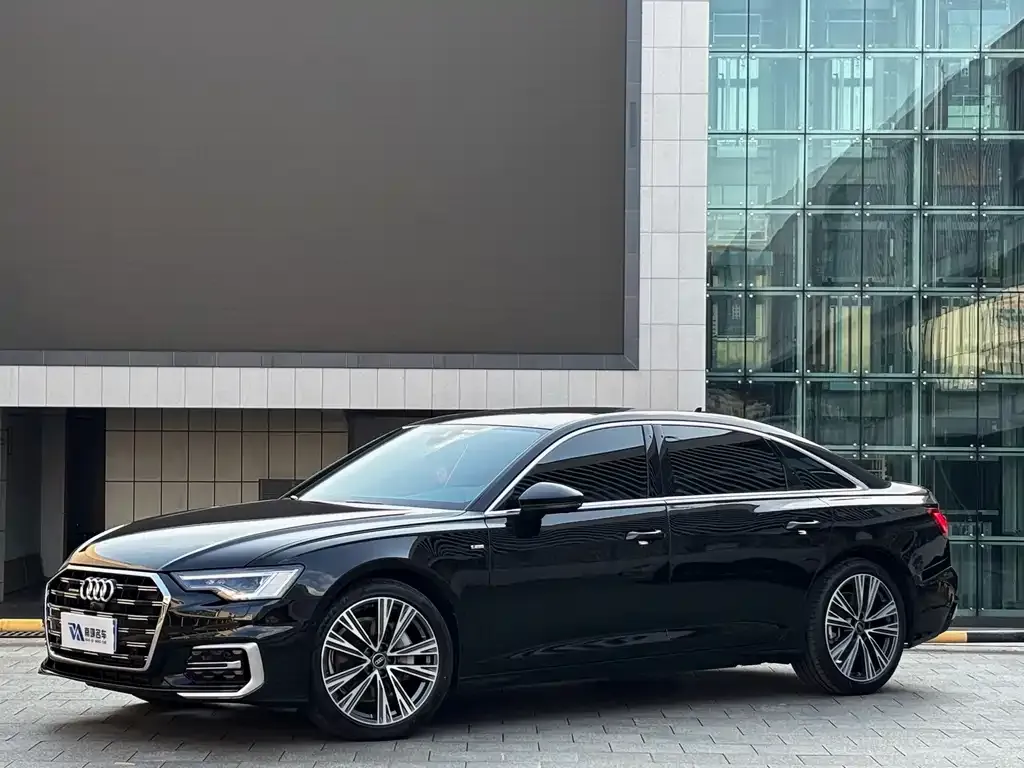 Audi A6L — фото 1