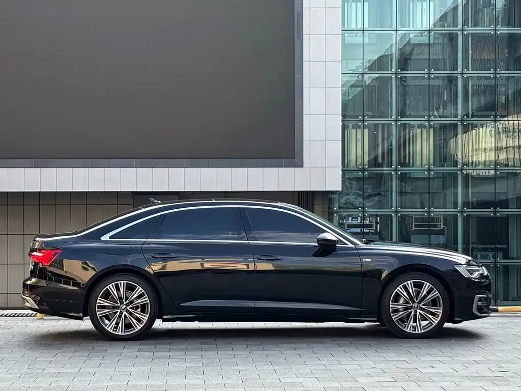 Audi A6L — фото 8