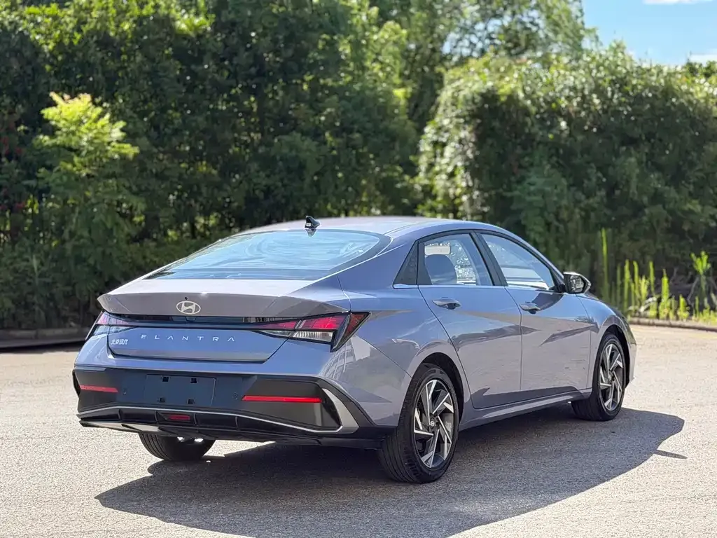 Hyundai Elantra — фото 4