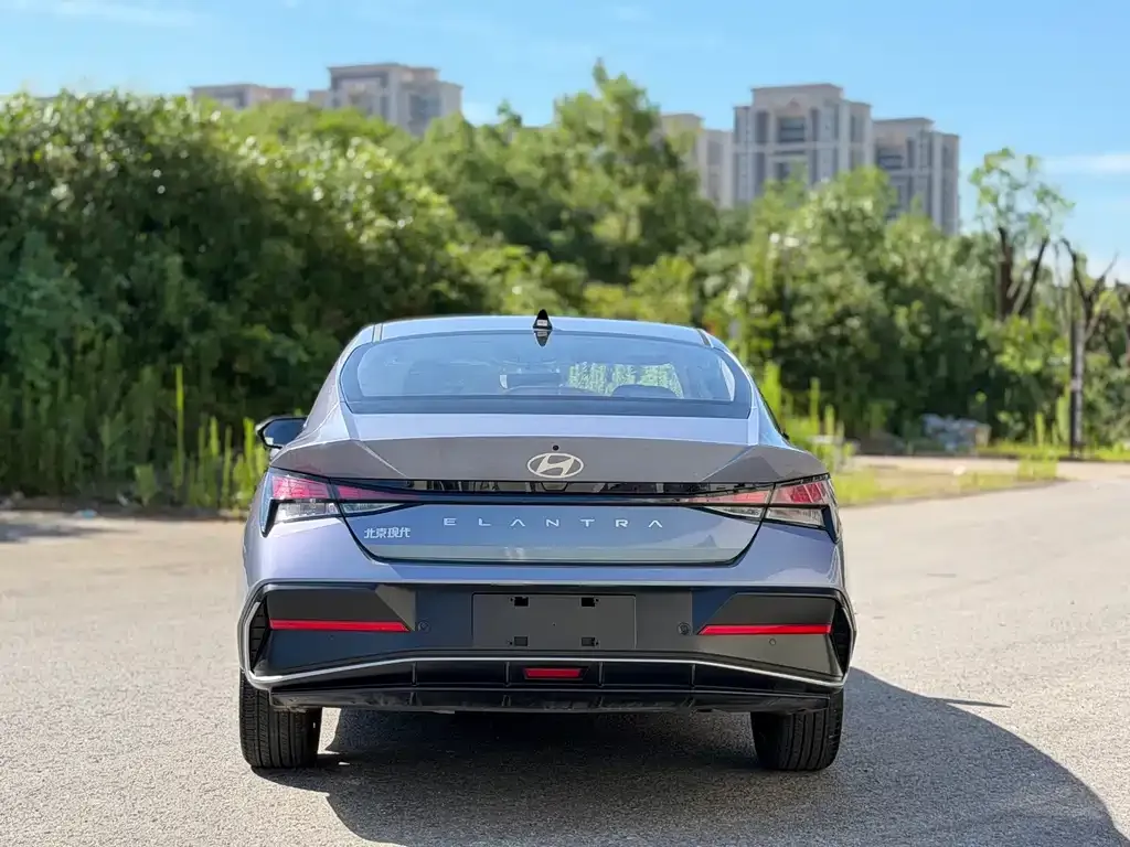 Hyundai Elantra — фото 3