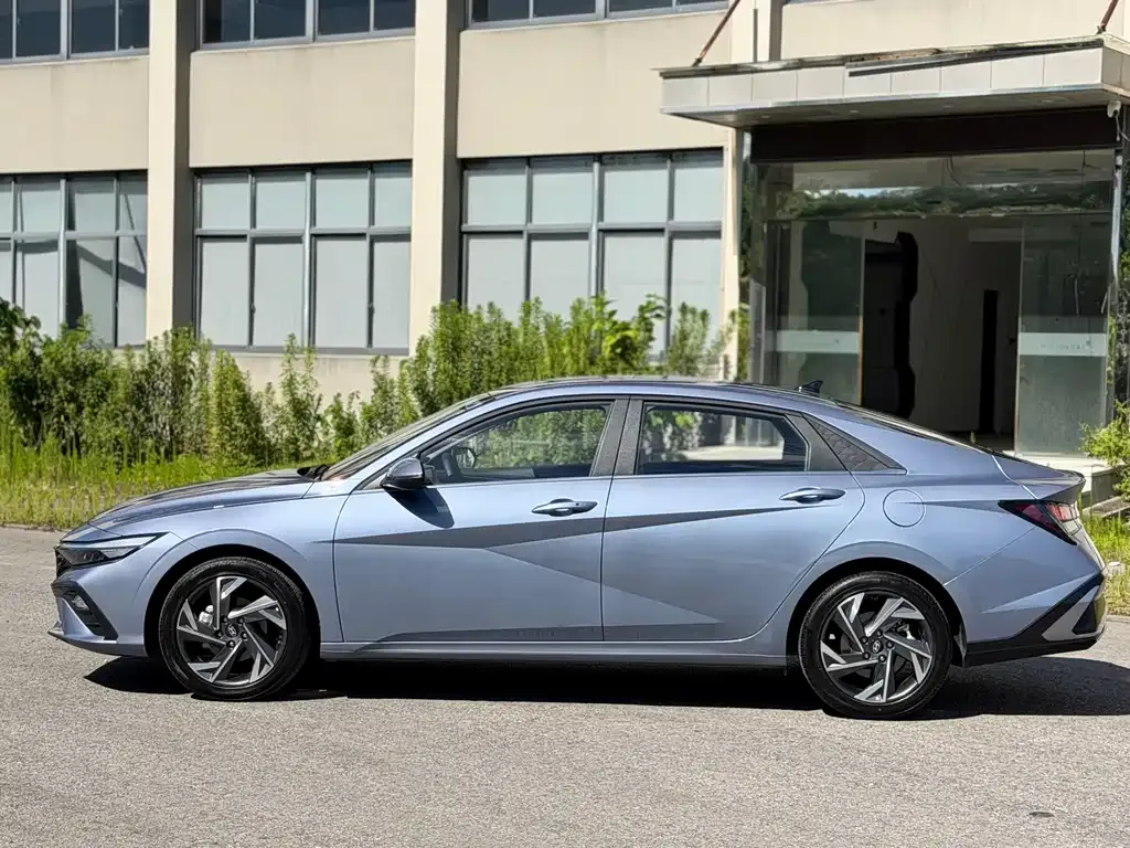 Hyundai Elantra — фото 10