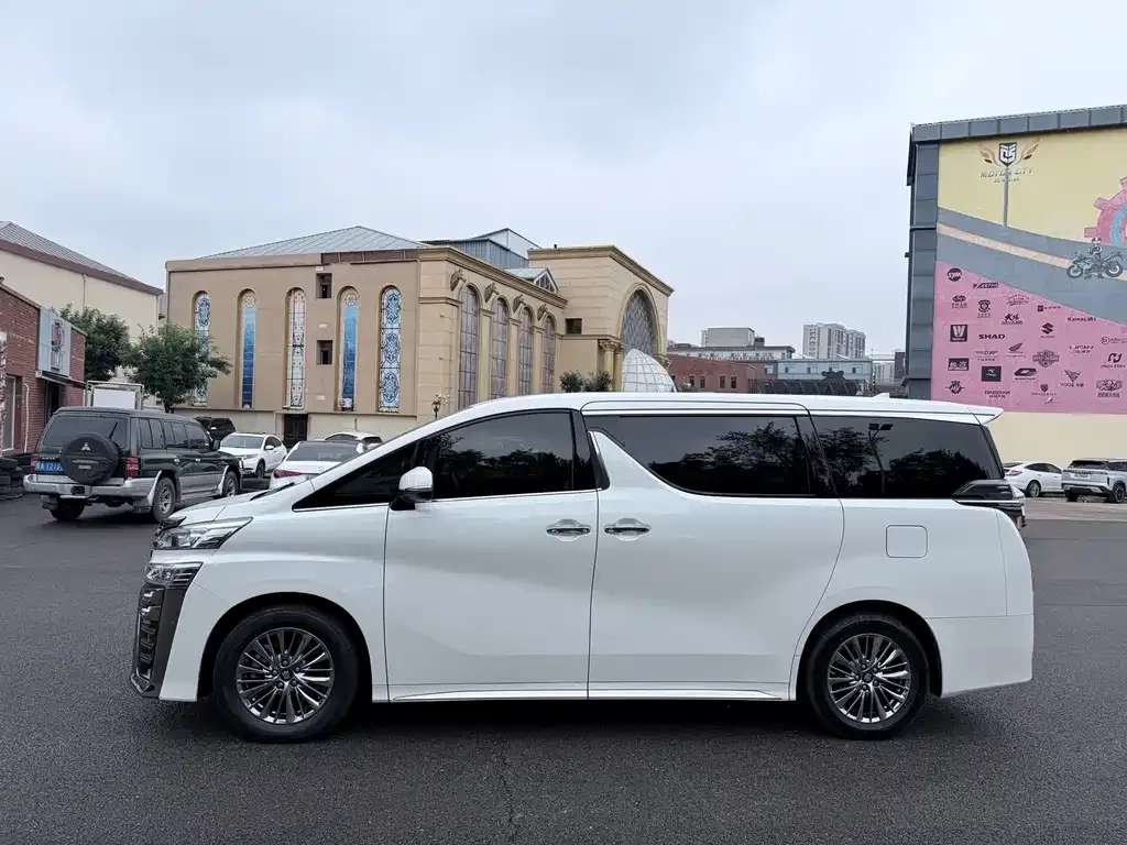 Toyota Vellfire — фото 7