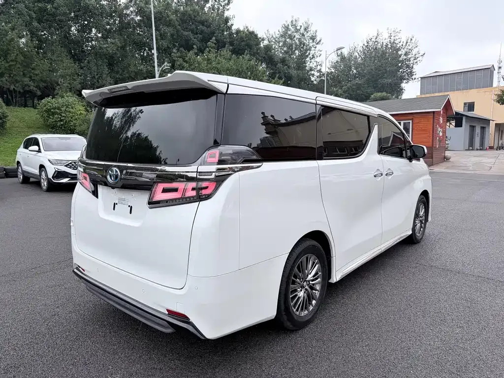 Toyota Vellfire — фото 5