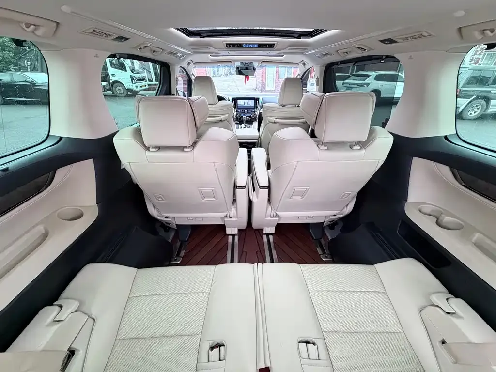 Toyota Vellfire — фото 6