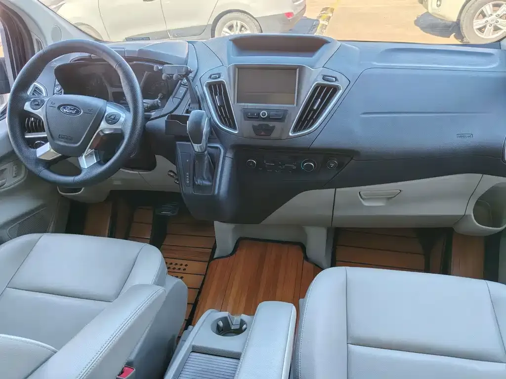 Ford Tourneo — фото 4