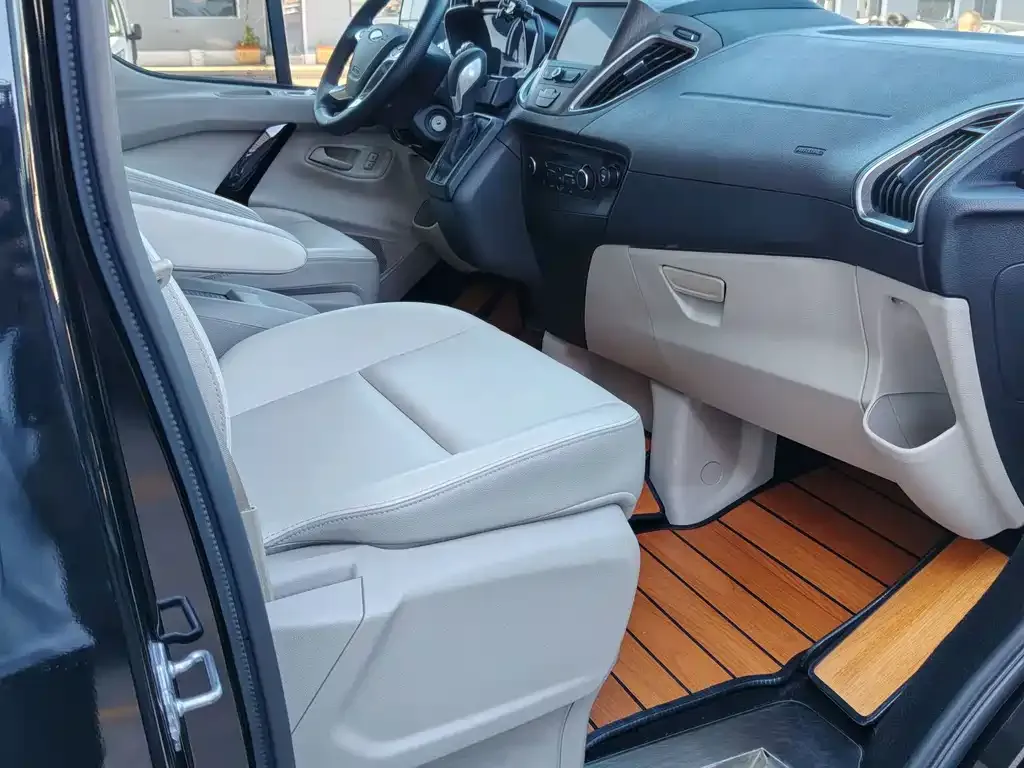 Ford Tourneo — фото 2