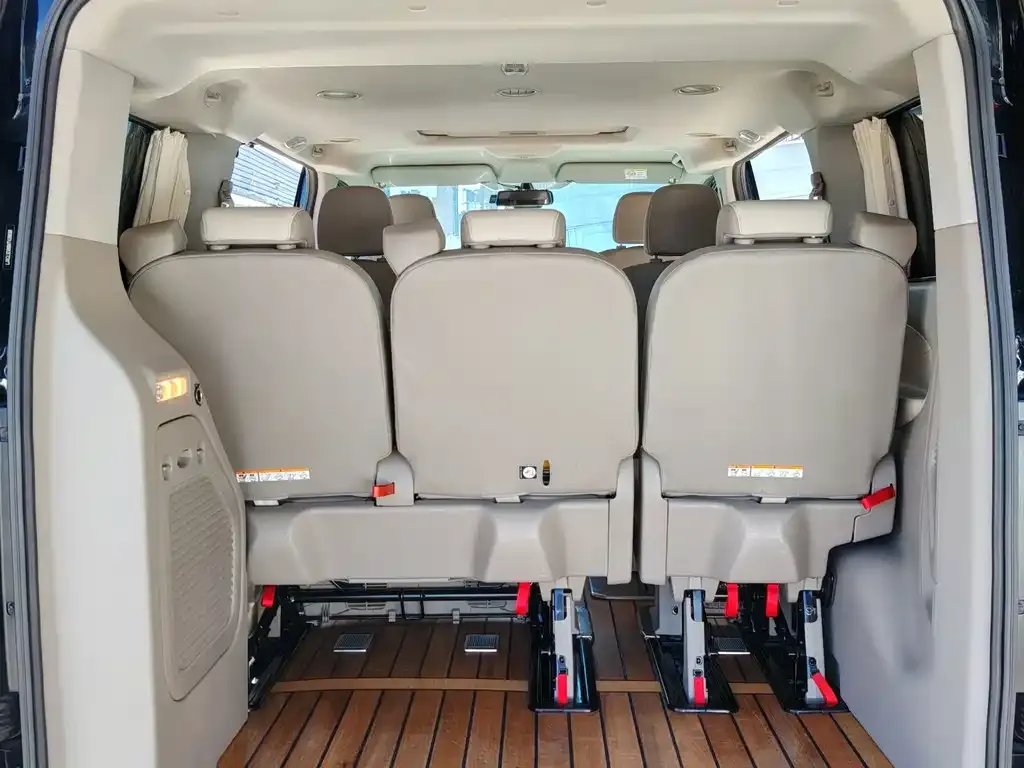Ford Tourneo — фото 6