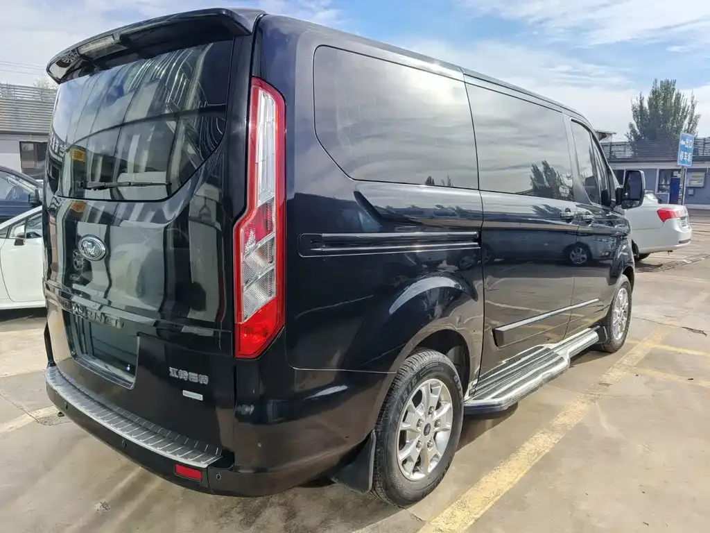 Ford Tourneo — фото 7