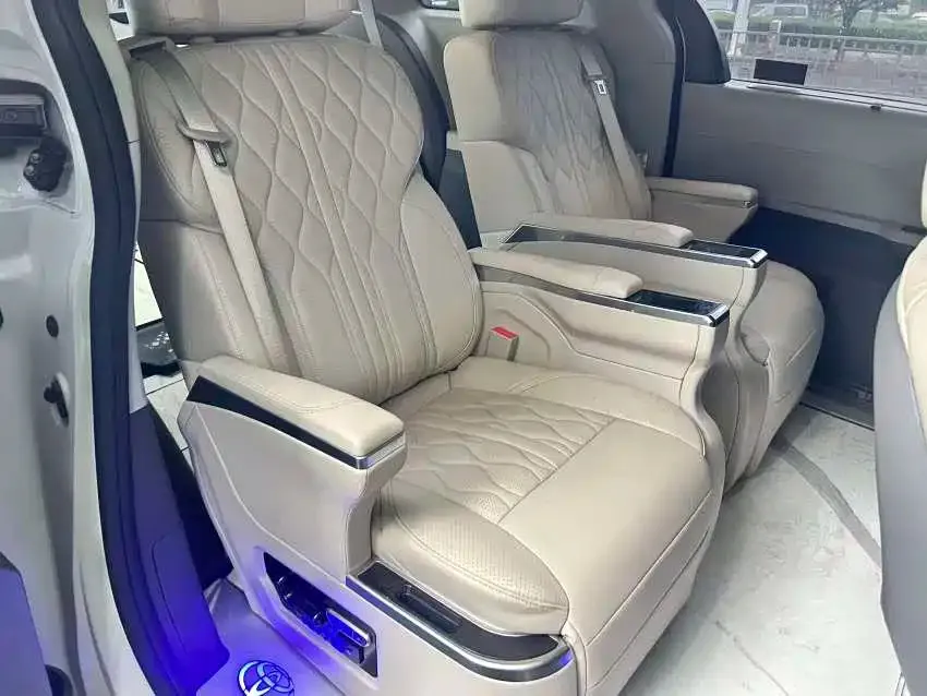 Toyota Sienna — фото 4